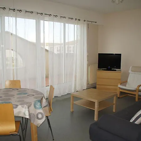 Cosy In With Balcony Apartment