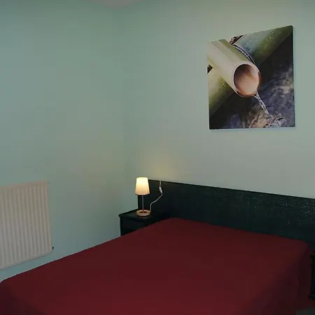 Cosy In With Balcony Rochefort (Charente-Maritime)