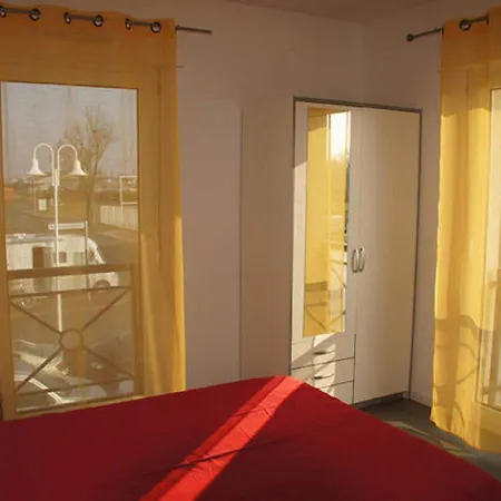 Apartment Cosy In With Balcony *